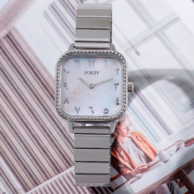 Montre Femme élégante - Cadran Chiffres Romains, Bracelet Acier Doré Avec Cristaux