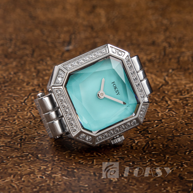Custom Mini Hand Diamond Square Finger Tone Ring for Men and Women Luxury Quartz Watch with Personalized Logo