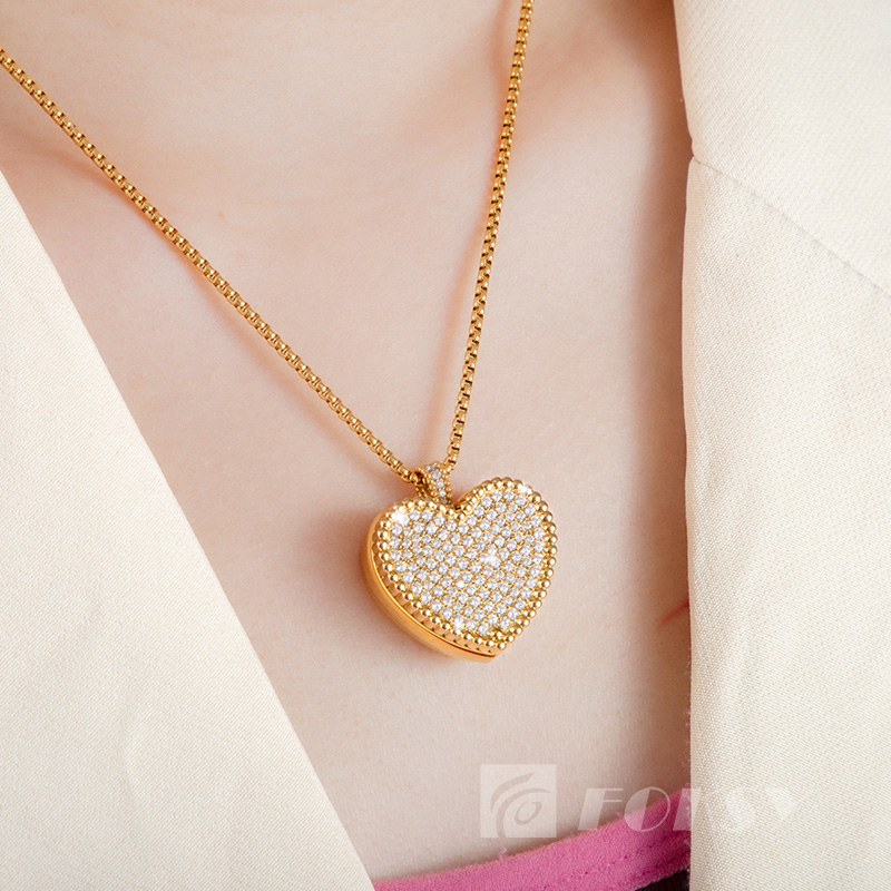Wholesale Women's Necklace Watches Heart Shaped Fashion Flash Diamond Pendant Watch 